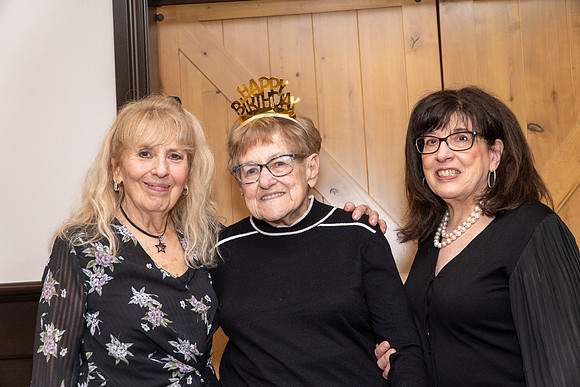 Phyllis-90th-BDay--111123-0217