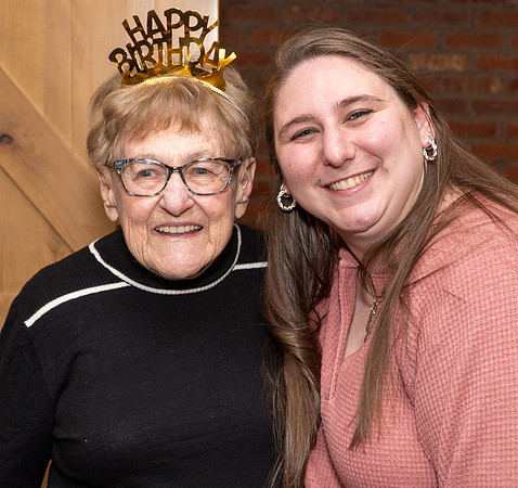 Phyllis-90th-BDay--111123-0185